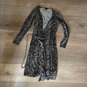 Banana Republic Black and White Long Sleeve Dress